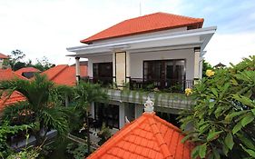 Gatra Ubud Inn